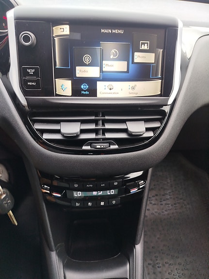 Peugeot 208 10 of 15