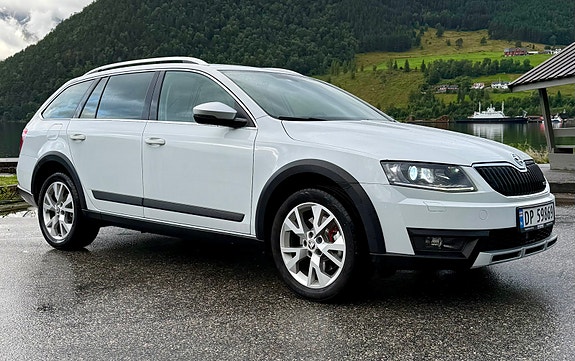 Skoda Octavia Scout 2 of 17