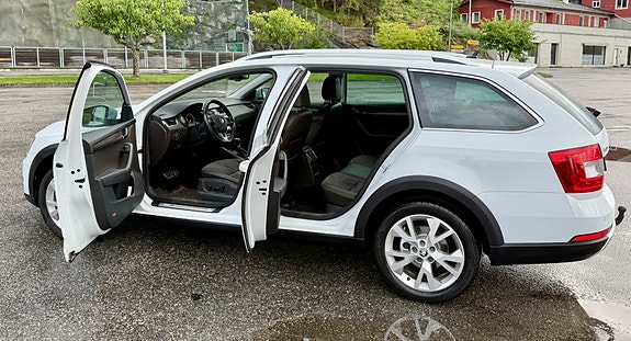 Skoda Octavia Scout 7 of 17