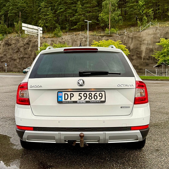 Skoda Octavia Scout 6 of 17