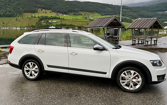 Skoda Octavia Scout 5 of 17