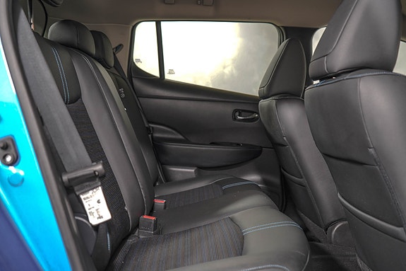 Nissan Leaf 8 of 23