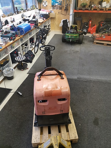 Husqvarna 3 of 3