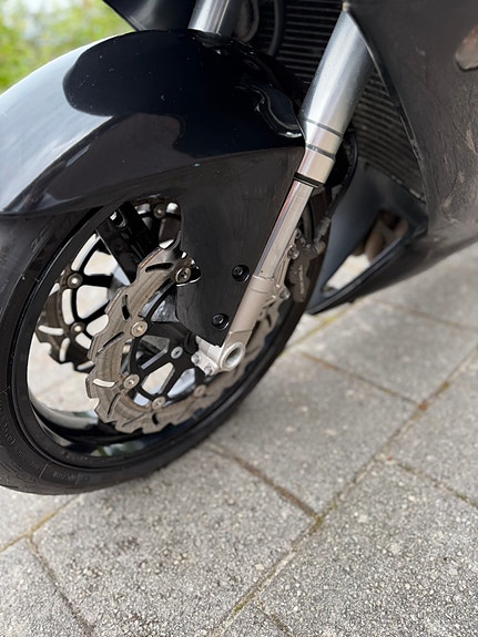 Suzuki GSX-R 750 16 of 28