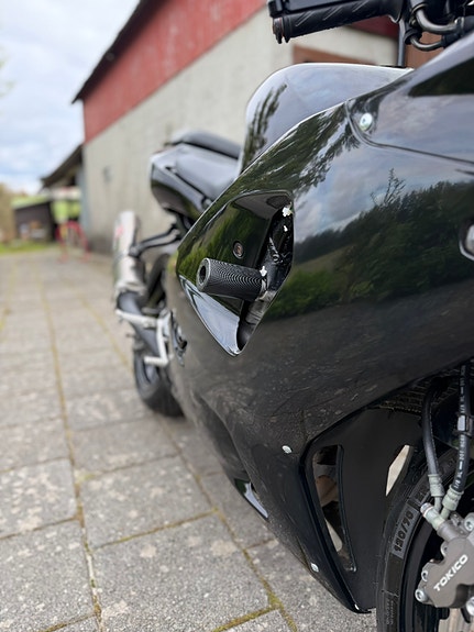 Suzuki GSX-R 750 14 of 28