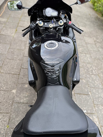Suzuki GSX-R 750 21 of 28