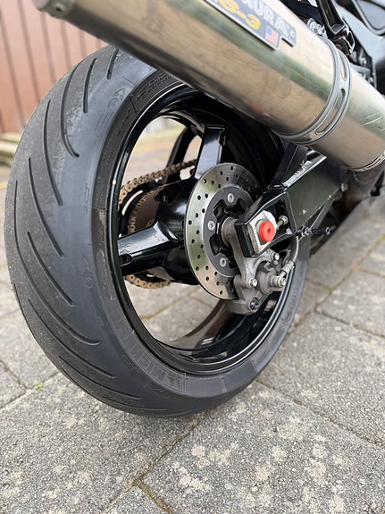 Suzuki GSX-R 750 11 of 28
