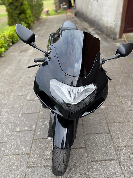 Suzuki GSX-R 750 15 of 28