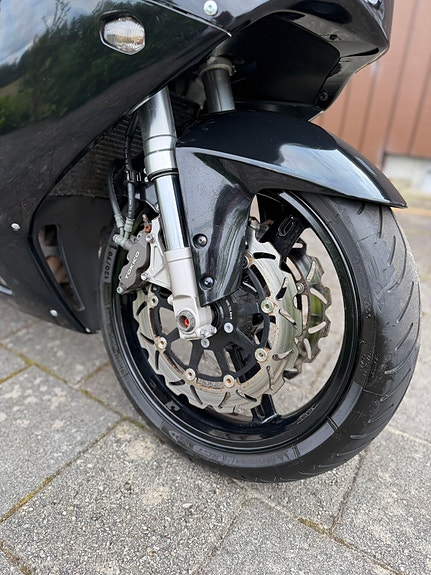 Suzuki GSX-R 750 13 of 28