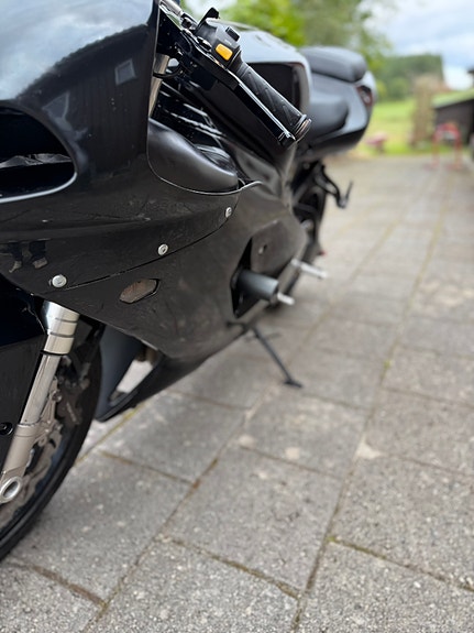 Suzuki GSX-R 750 18 of 28
