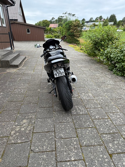 Suzuki GSX-R 750 7 of 28