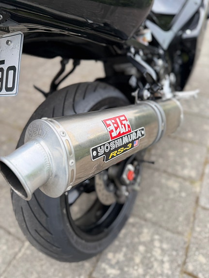 Suzuki GSX-R 750 10 of 28