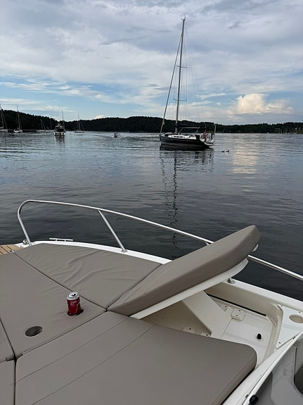 Quicksilver Activ 805 Sundeck 9 of 9