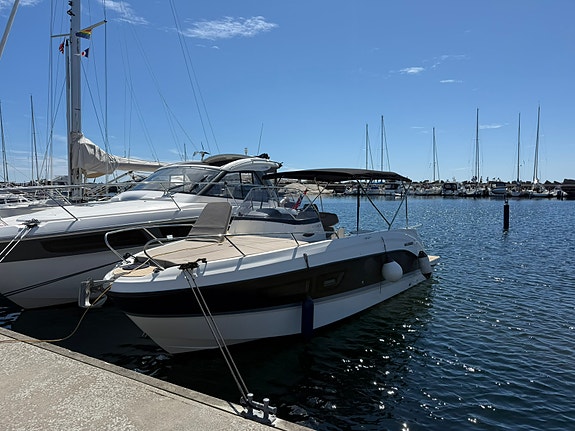 Quicksilver Activ 805 Sundeck 3 of 9