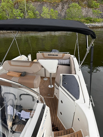 Quicksilver Activ 805 Sundeck 8 of 9