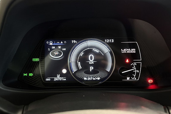 Lexus UX300e 12 of 19