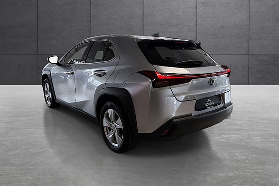 Lexus UX300e 3 of 19