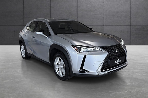 Lexus UX300e 7 of 19