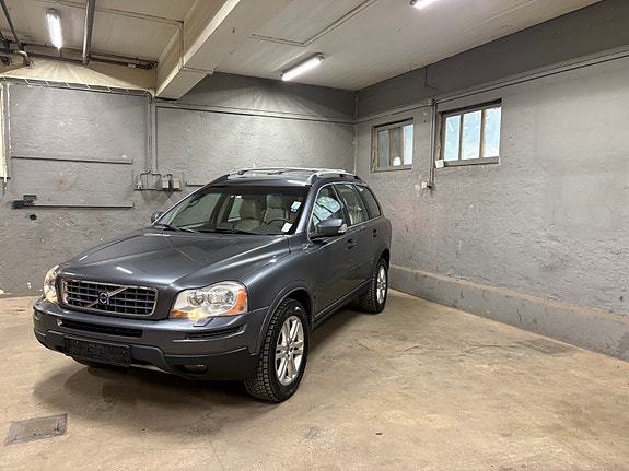 Volvo XC90 11 of 30