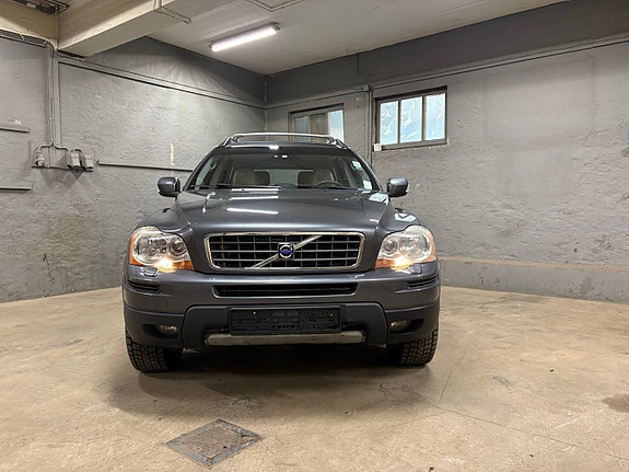 Volvo XC90 10 of 30