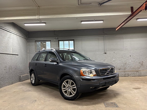 Volvo XC90 2 of 30
