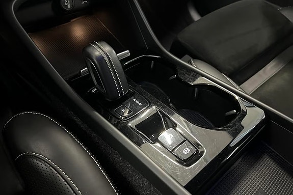 Volvo XC40 10 of 21