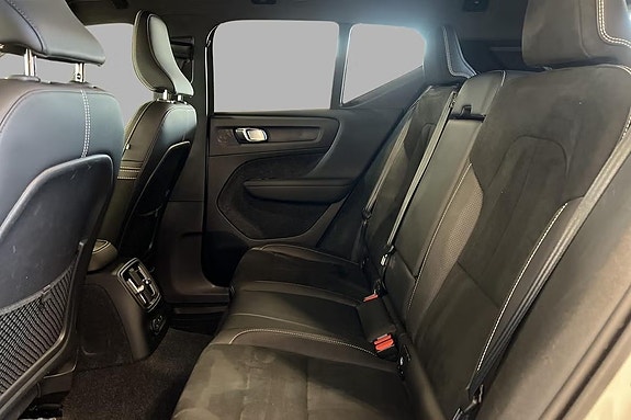 Volvo XC40 15 of 21