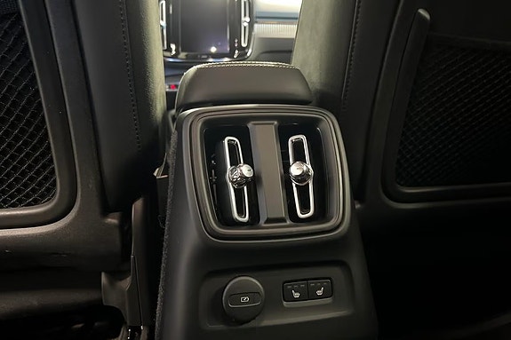 Volvo XC40 16 of 21