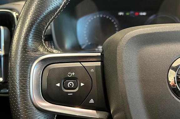 Volvo XC40 8 of 21