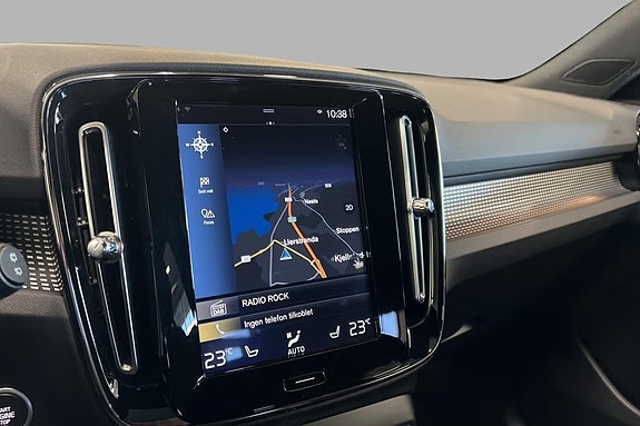 Volvo XC40 13 of 21