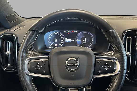 Volvo XC40 6 of 21