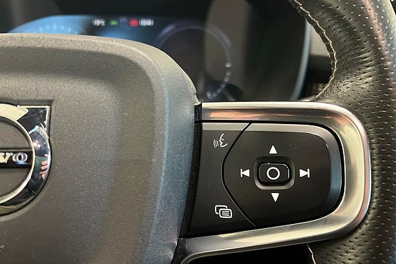 Volvo XC40 9 of 21