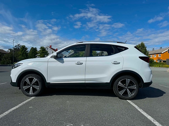 MG ZS EV 2 of 15
