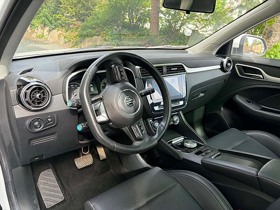 MG ZS EV 9 of 15