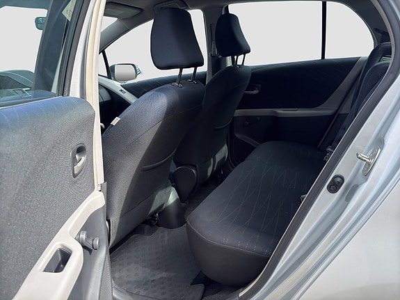 Toyota Yaris 17 of 22