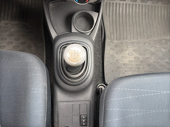 Toyota Yaris 15 of 22