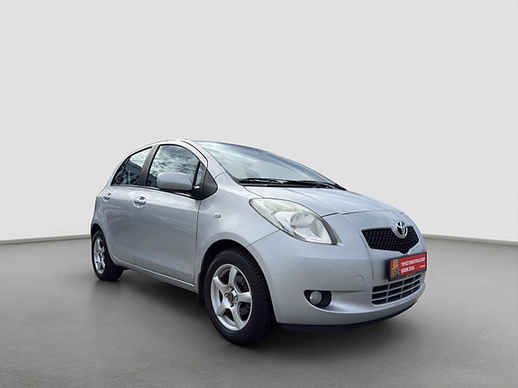 Toyota Yaris 7 of 22