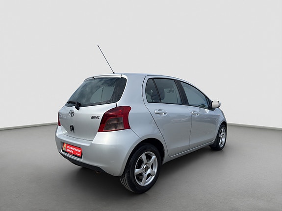 Toyota Yaris 5 of 22