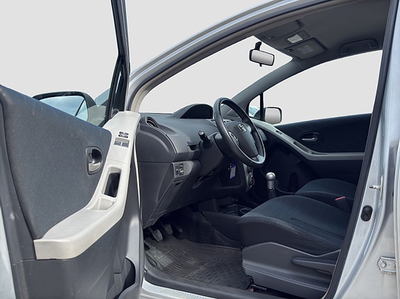 Toyota Yaris 9 of 22