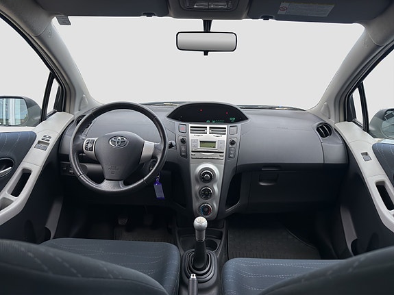 Toyota Yaris 18 of 22