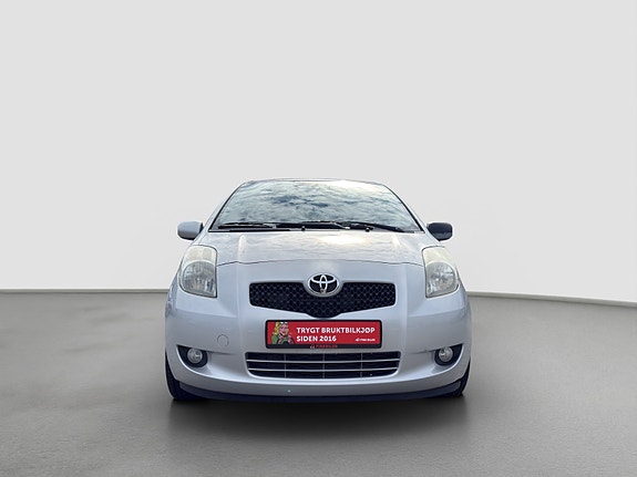 Toyota Yaris 8 of 22