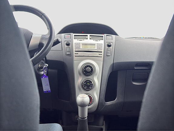 Toyota Yaris 19 of 22