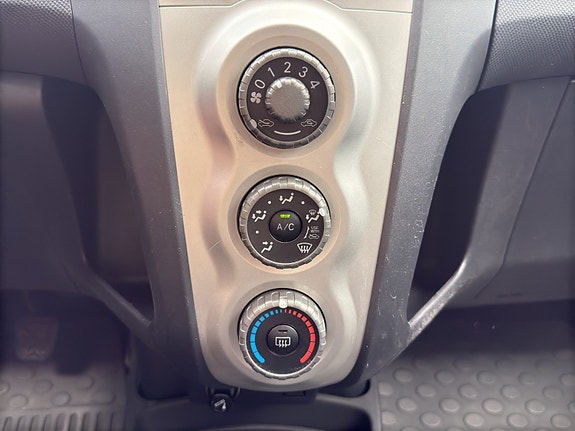 Toyota Yaris 14 of 22