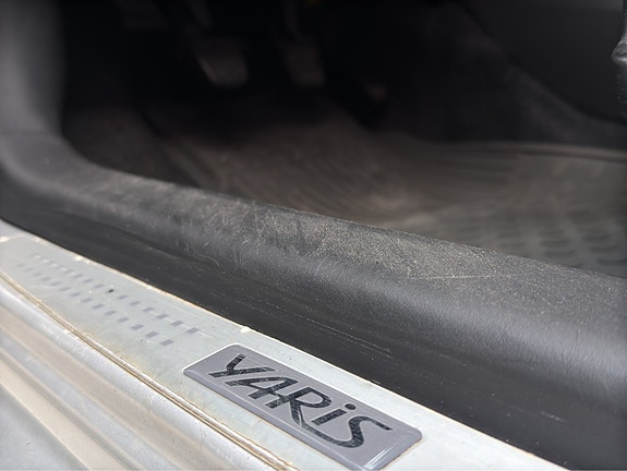 Toyota Yaris 20 of 22