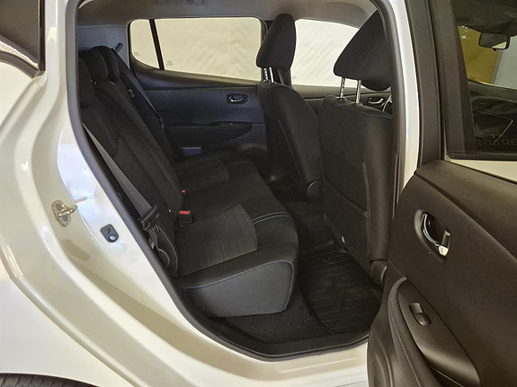 Nissan Leaf 11 of 22