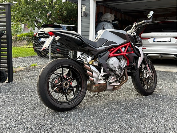 MV Agusta Brutale 800 2 of 12