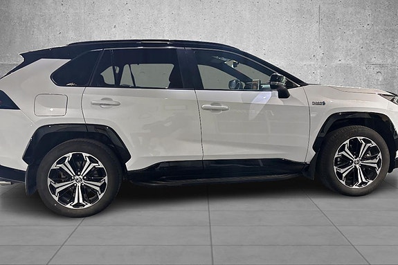Toyota RAV4 6 of 21