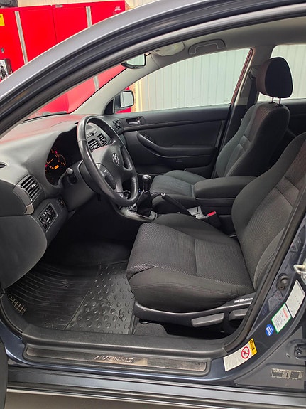 Toyota Avensis 11 of 21