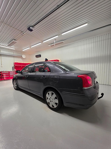 Toyota Avensis 3 of 21