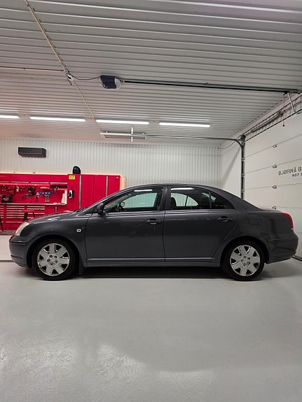 Toyota Avensis 2 of 21